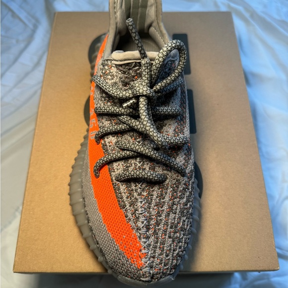 ADIDAS YEEZY BOOST 350 V2 Low Beluga Reflective SIZE 4 - Picture 4 of 5